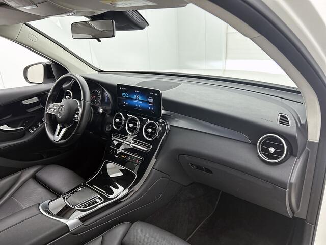 Mercedes-Benz GLC-KLASSE 300 e 4MATIC Plug-In Hybride Trekhaak | Night Pakket | Achteruitrijcamera | Apple CarPlay. Inclusief 24 maanden MB Certified garantie voor Europa.