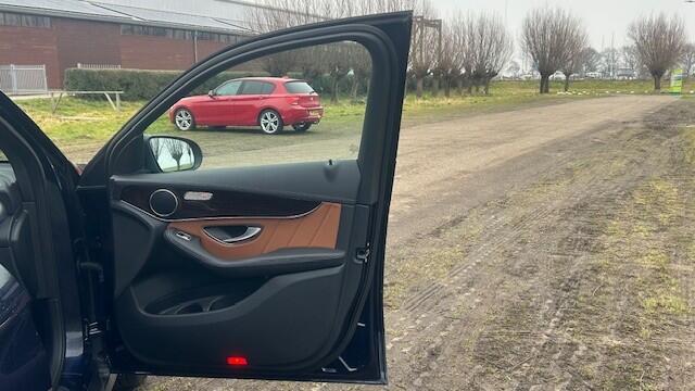 Mercedes-Benz GLC-KLASSE 200 4MATIC AMG-LINE 1E EIGENAAR!! NAVIGATIE, APPLE CARPLAY, DAB RADIO, COGNAC LEER, STOELVERWARMING, AMBIËNTEVERLICHTING, DISTRONIC, DODEHOEK ASSIST, RIJBAAN ASSIST, ELEC. ACHTERKLEP, ELEC. WEGKLAPBARE TREKHAAK, LED LICHT, 19"AMG-VELGEN, ENZ. ENZ. FULL OP