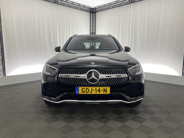 Mercedes-Benz GLC-KLASSE 300e 4MATIC Business Solution AMG | Pano-Dak | Elek. Trekhaak | 360' Camera | Sfeerverlichting | 320 Pk |