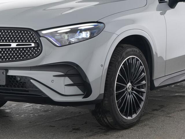 Mercedes-Benz GLC-KLASSE 300 e 4MATIC AMG Plug-In Hybride AMG Line | Night Pakket | Digital Licht | Trekhaak | Distronic | Memory Voorstoelen | Stoel en Stuurverwarming. Inclusief 24 maanden Mercedes-Benz Certified garantie voor Europa.