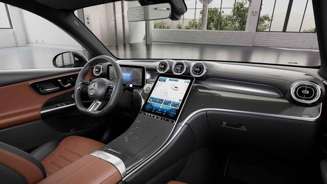 Mercedes-Benz GLC-KLASSE 300e 4MATIC Sport Edition | Winterpakket | Premium Plus | Trekhaak | Treeplanken | Head-Up |