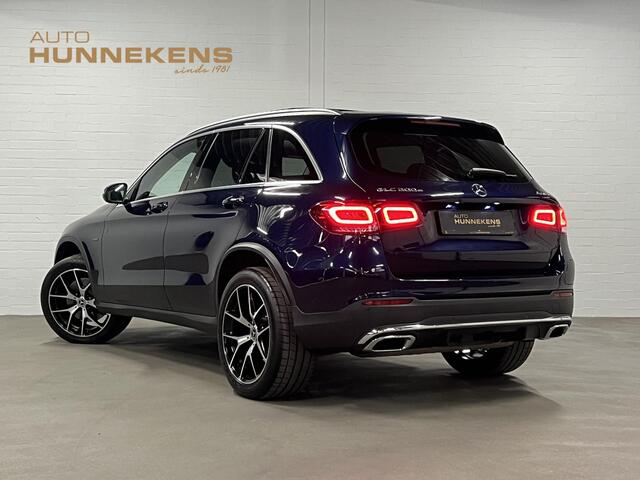 Mercedes-Benz GLC-KLASSE GLC 300e 4MATIC AMG Trekhaak | Adapt. cruise | Open dak | Achteruitrij camera | Stoelverwarming | Carplay | Bliss