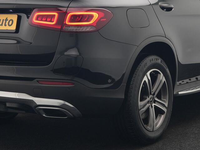 Mercedes-Benz GLC-KLASSE 300e 4MATIC Premium Plug In Hybrid 320pk Dealer O.H. PHEV | Trekhaak Af Fabriek | Panodak | Camera | Lederen Sportstoelen Verwarmd | Sfeerverlichting | Apple Carplay | Sidesteps | Navigatie | DAB |