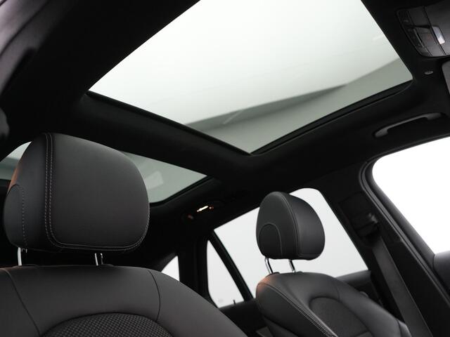 Mercedes-Benz GLC-KLASSE 300e 4MATIC Premium Plus PHEV 320pk Dealer O.H | Panodak | Trekhaak af Fabriek | Adaptive Cruise | Multibeam LED | 20" L.M | Apple Carplay | Sfeerverlichting | Camera | BLIS |