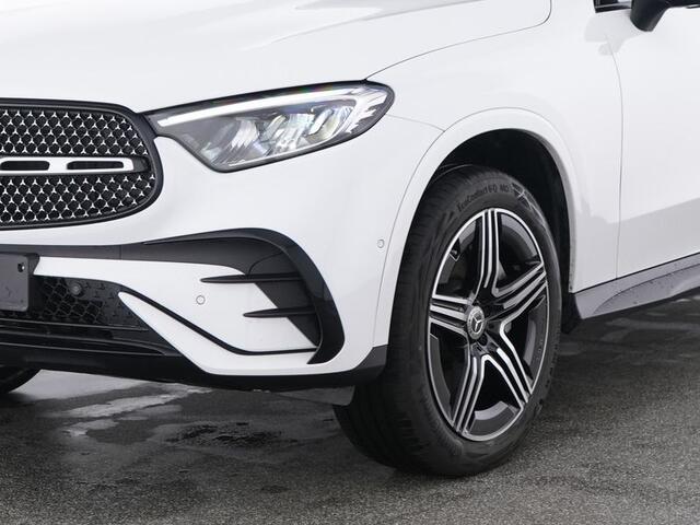 Mercedes-Benz GLC-KLASSE 300 e 4MATIC AMG Plug-In Hybride AMG Line | Night Pakket | Trekhaak | Head-up-Display | Alarm | Burmester® | 20 Inch AMG velgen. Inclusief 24 maanden MB Certified garantie voor Europa.