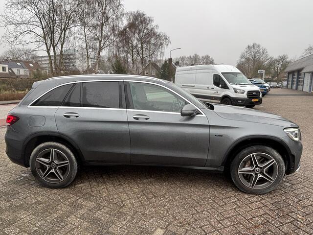 Mercedes-Benz GLC-KLASSE 300e 4MATIC AMG Line | 320pk PHEV | Panormadak | Afneembare Trekhaak | Burmester Audio | Stoelverwarming | Achteruitrijcamera
