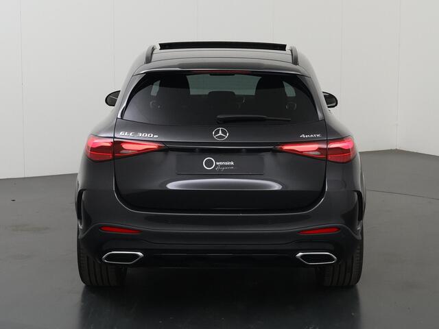 Mercedes-Benz GLC-KLASSE 300e 4MATIC Sport Edition | AMG | Panoramaschuifdak | Premium Plus | Night | Head-up | Rijassistentiepakket Plus | Trekhaak | Burmester |