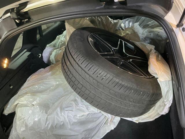 Mercedes-Benz GLC-KLASSE 300e 4MATIC AMG Line PHEV 320pk | Trekhaak | Panoramadak | 2 bandensets | Leder | Adaptive cruise control | Camera