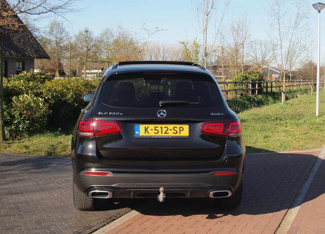 Mercedes-Benz GLC-KLASSE 300e 4MATIC Business Solution AMG | Panoramadak | Trekhaak | 360 Camera | Sfeerverlichting | Burmester |