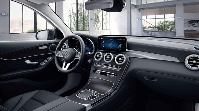 Mercedes-Benz GLC-KLASSE 300e 4MATIC Premium Plus | Panoramadak | Trekhaak | Distronic | 360 camera | Multibeam LED | Stoelverwarming |