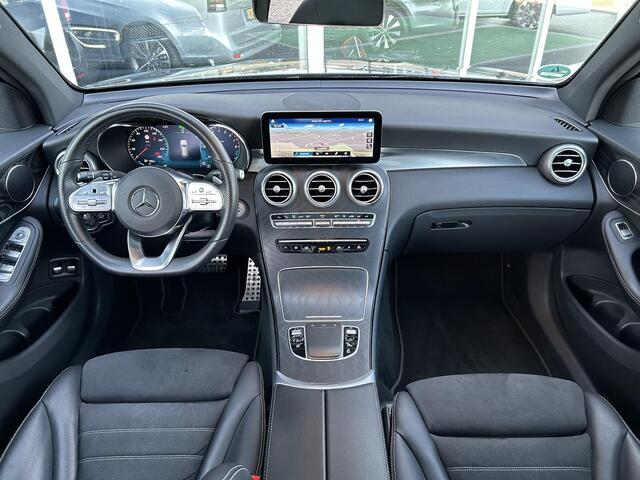 Mercedes-Benz GLC-KLASSE 300e 4MATIC AMG Line | Panoramadak | Trekhaak | Stoelverwarming