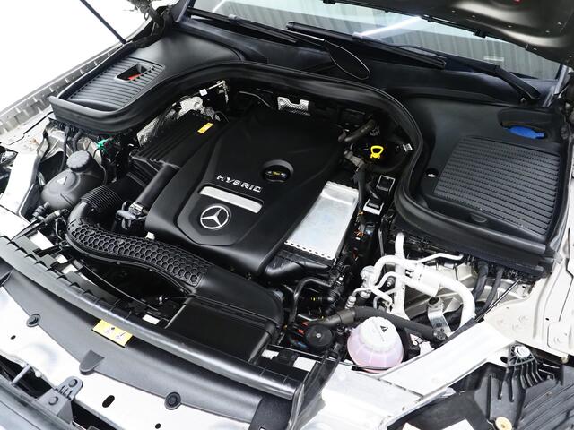 Mercedes-Benz GLC-KLASSE 300e 4MATIC AMG | Panoramadak | Sfeerlicht | Camera | Sportstuur | Virtual | Stoelverwarming | Carplay