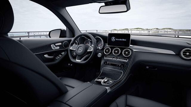 Mercedes-Benz GLC-KLASSE 250 4MATIC Premium Plus | AMG | Panoramadak | Memory | Trekhaak |