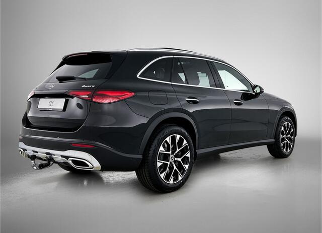Mercedes-Benz GLC-KLASSE 300e 4MATIC Business Solution Luxury | Parkeerpakket met 360°-camera | Comfortpakket Plus | Trekhaak | Panoramaschuifdak | Sierdelen openporig hout aluminiumlines | DISTRONIC | 19 inch vijf-dubbelspaaks velgen |