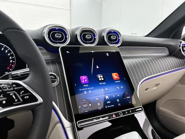 Mercedes-Benz GLC-KLASSE 300e 4MATIC Business Solution Luxury | Parkeerpakket met 360°-camera | Comfortpakket Plus | Trekhaak | Panoramaschuifdak | Sierdelen openporig hout aluminiumlines | DISTRONIC | 19 inch vijf-dubbelspaaks velgen |