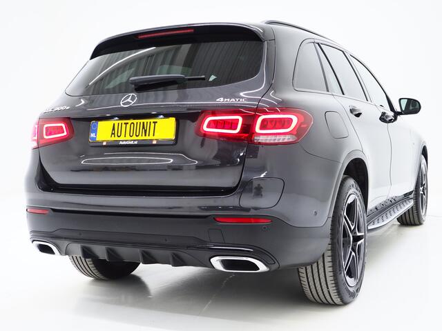 Mercedes-Benz GLC-KLASSE 300e 4MATIC AMG Full Black | Panoramadak | Treeplanken | Camera | Virtual | Sportstuur | Cruise | DAB | Carplay