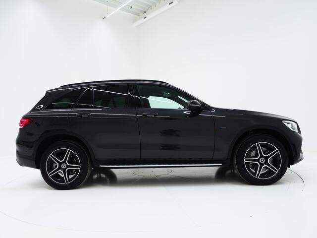 Mercedes-Benz GLC-KLASSE 300e 4MATIC AMG Full Black | Panoramadak | Treeplanken | Camera | Virtual | Sportstuur | Cruise | DAB | Carplay