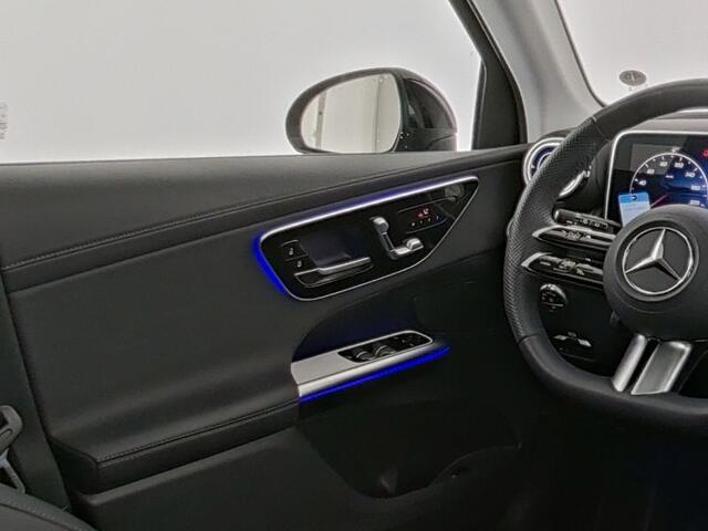 Mercedes-Benz GLC-KLASSE 300 e 4MATIC AMG Plug-In Hybride AMG line | Night Pakket | Trekhaak | Panorama Schuif-Kanteldak | 20 Inch AMG Velgen | Memory Voorstoelen. Inclusief 24 maanden Mercedes-Benz Certified garantie voor Europa.