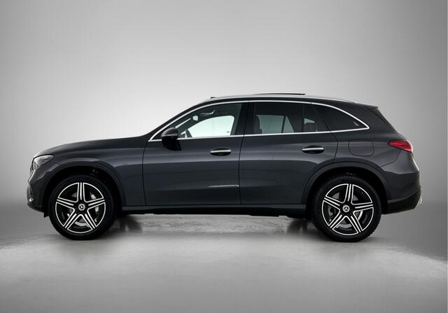 Mercedes-Benz GLC-KLASSE 300 e 4MATIC Luxury Line Plug-In Hybride Panorama Schuif-Kanteldak | Parkeerpakket met 360°-camera | Trekhaak | Stoelventilatie/- verwarming voor. Inclusief 24 maanden Mercedes-Benz Certified garantie voor Europa.