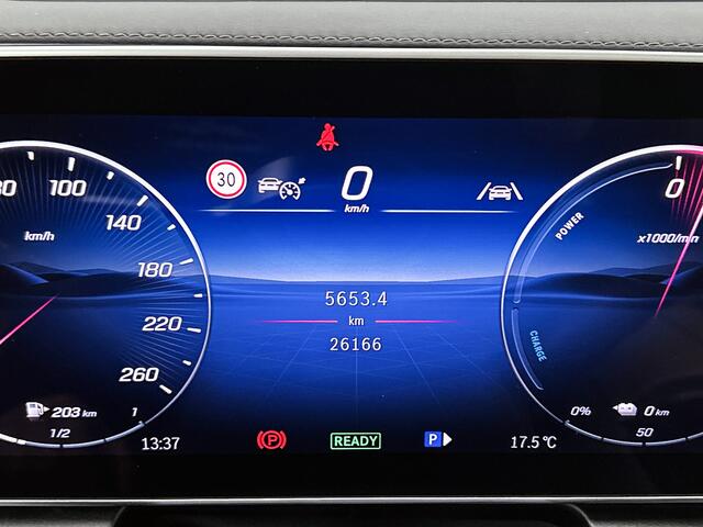 Mercedes-Benz GLC-KLASSE 300 e 4MATIC Luxury Line Plug-In Hybride Panorama Schuif-Kanteldak | Parkeerpakket met 360°-camera | Trekhaak | Stoelventilatie/- verwarming voor. Inclusief 24 maanden Mercedes-Benz Certified garantie voor Europa.