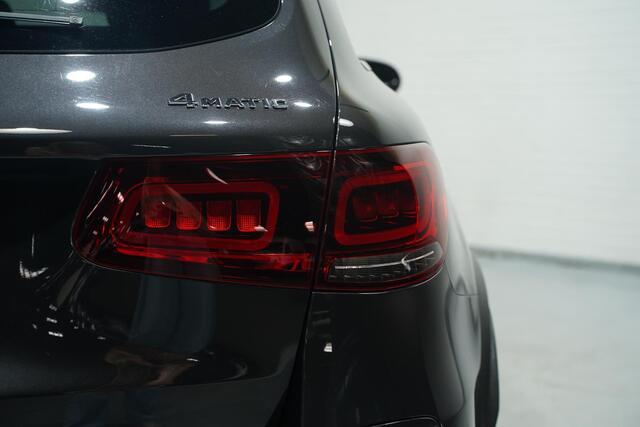 Mercedes-Benz GLC-KLASSE 300e 4MATIC Business Solution AMG pano-dak led-verlichting 20"-inch lmv lederen bekleding trekhaak-wegklapbaar stoelen en stuur electrisch verstelbaar met memory PDC v+a 360-camera private glas