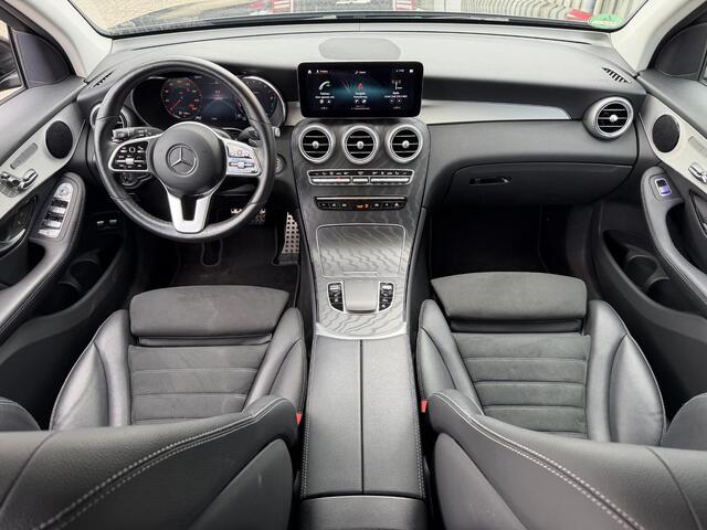 Mercedes-Benz GLC-KLASSE 300e 4MATIC AMG Line 19"/Trekhaak/Stoel + stuurverwarming + memory l+r/Adaptieve cruise/Dodehoek/Rijstrooksensor/Sfeerverlichting/Apple Carplay & Android Auto