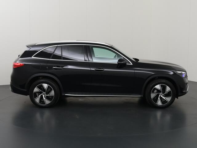 Mercedes-Benz GLC-KLASSE 300e 4MATIC Luxury Line | Trekhaak | Panoramadak | Memory | Stoelverwarming | Treeplanken |