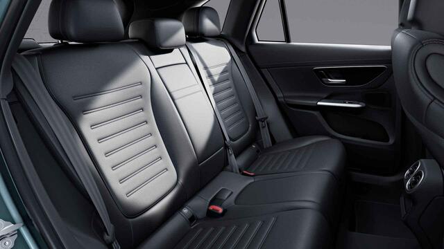 Mercedes-Benz GLC-KLASSE 300e 4MATIC Business Solution AMG | Premium Pakket | Winterpakket | Panoramaschuifdak | Trekhaak | Parkeerpakket |