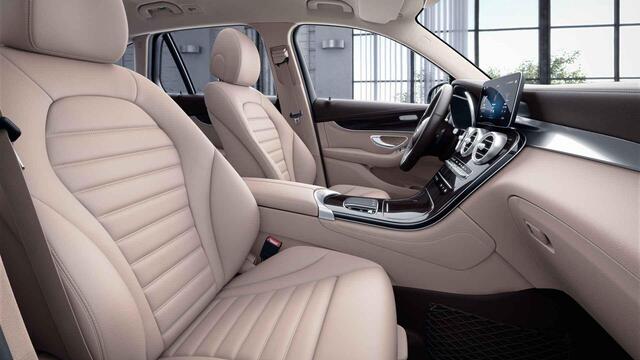Mercedes-Benz GLC-KLASSE 200 Premium | Multibeam | Beige leer | Achteruitrijcamera | Sfeerverlichting | Treeplanken |