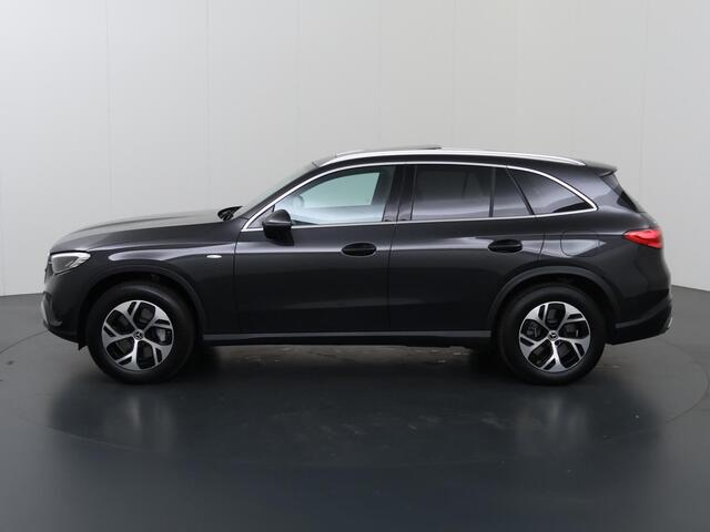Mercedes-Benz GLC-KLASSE 300e 4MATIC Luxury Line | Panoramadak | Winter Paket | Memory stoelen | Parkeercamera | Sfeerverlichting |