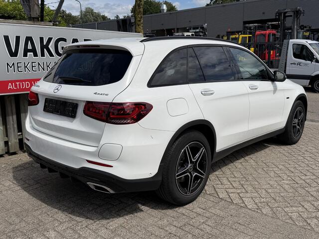 Mercedes-Benz GLC-KLASSE 300e 4MATIC AMG Line 19"/Luchtvering/Matrix LED/Keyless/Memory + stoelverwarming/Sfeerverlichting/Elektrische klep/Apple Carplay & Android Auto
