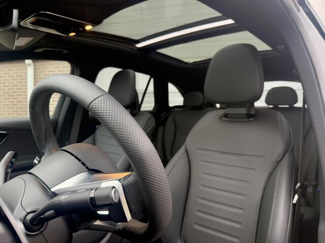 Mercedes-Benz GLC-KLASSE 300e 4MATIC Sport Edition | 360° Camera | Night Pakket | Panoramadak | Dodehoekassistent | Elektrisch Verstelbare Stoelen + Memory | Stoelverwarming | Sfeerverlichting | Apple CarPlay | Android Auto | Elektrische Achterklep | Elektrisch Inklapbare Buitens