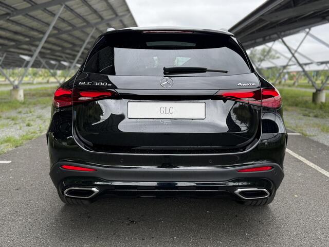 Mercedes-Benz GLC-KLASSE 300e 4MATIC Sport Edition | AMG | Night | Panoramaschuifdak | Premium Plus | Head-up | Rijassistentiepakket Plus | Trekhaak | Burmester |