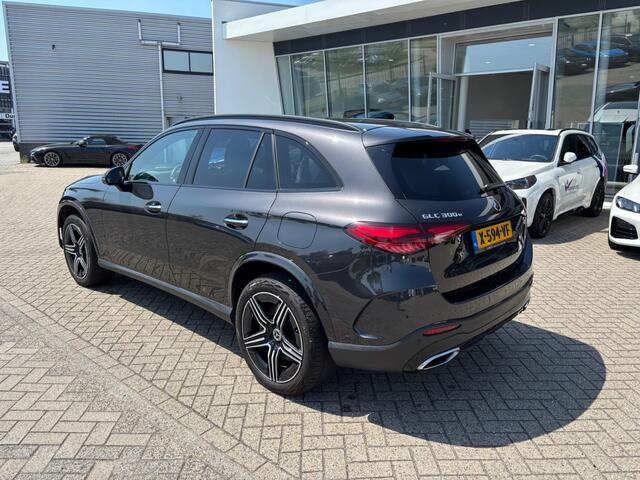 Mercedes-Benz GLC-KLASSE 300e AMG // Panorama dak // Trekhaak // Burmester // Headup // Memory Stoelen // Distronic // 360 Camera