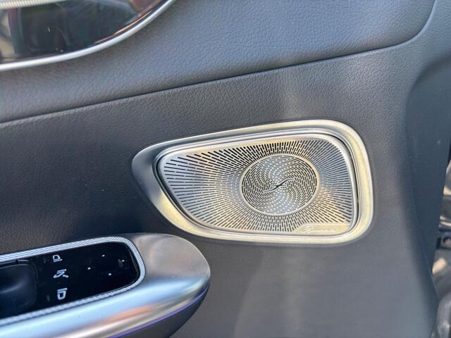Mercedes-Benz GLC-KLASSE 300e AMG // Panorama dak // Trekhaak // Burmester // Headup // Memory Stoelen // Distronic // 360 Camera