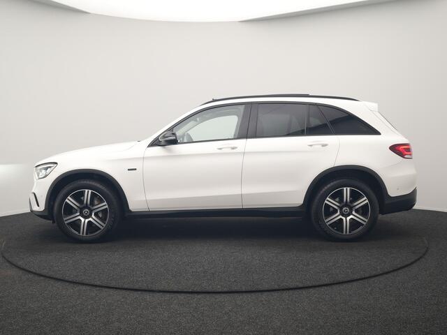 Mercedes-Benz GLC-KLASSE 300e 4MATIC Advantage PHEV 313pk Dealer O.H. | Trekhaak Af Fabriek | Panodak | Burmester Audio | Sportstoelen Verwarmd | Sfeerverlichting | Blis | Apple Carplay | Navigatie | DAB | Cruise Control | Plug In Hybrid |
