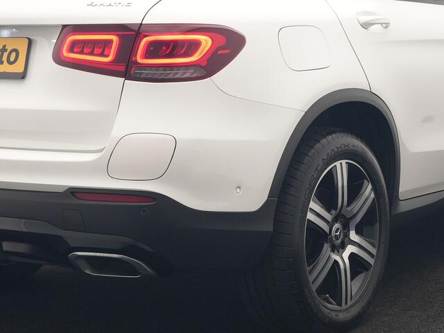Mercedes-Benz GLC-KLASSE 300e 4MATIC Advantage PHEV 313pk Dealer O.H. | Trekhaak Af Fabriek | Panodak | Burmester Audio | Sportstoelen Verwarmd | Sfeerverlichting | Blis | Apple Carplay | Navigatie | DAB | Cruise Control | Plug In Hybrid |