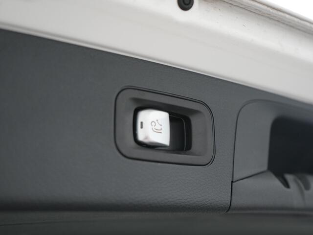 Mercedes-Benz GLC-KLASSE 300e 4MATIC Advantage PHEV 313pk Dealer O.H. | Trekhaak Af Fabriek | Panodak | Burmester Audio | Sportstoelen Verwarmd | Sfeerverlichting | Blis | Apple Carplay | Navigatie | DAB | Cruise Control | Plug In Hybrid |