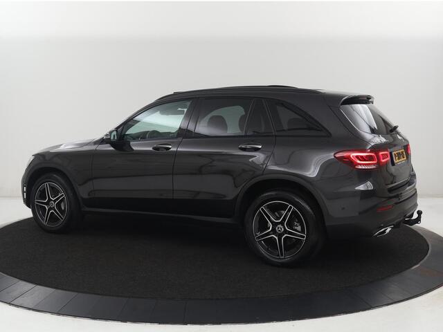 Mercedes-Benz GLC-KLASSE 300e 4MATIC Business Solution AMG | SOH 86,6% | Panorama dak | 360 Camera | Trekhaak | Adaptive cruise | Navigatie | DAB+ | Carplay | Bluetooth | Sfeerverlichting | Verkeersteken assistent | Climate control
