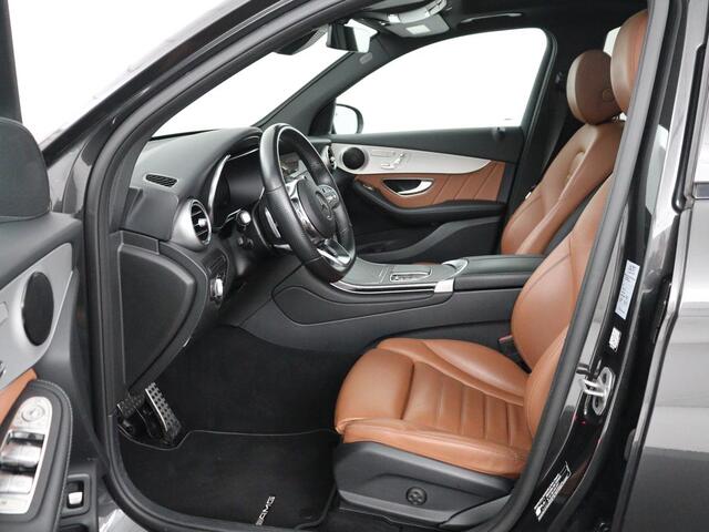 Mercedes-Benz GLC-KLASSE 300e 4MATIC Business Solution AMG | SOH 86,6% | Panorama dak | 360 Camera | Trekhaak | Adaptive cruise | Navigatie | DAB+ | Carplay | Bluetooth | Sfeerverlichting | Verkeersteken assistent | Climate control