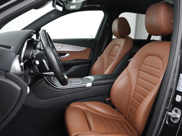 Mercedes-Benz GLC-KLASSE 300e 4MATIC Business Solution AMG | SOH 86,6% | Panorama dak | 360 Camera | Trekhaak | Adaptive cruise | Navigatie | DAB+ | Carplay | Bluetooth | Sfeerverlichting | Verkeersteken assistent | Climate control