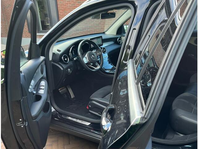 Mercedes-Benz GLC-KLASSE 200 4M AMG ** LED, MBUX+, PRIVACY, SPIEGEL- PACK, 19-inch LMV, DODE HOEK ** UNFALLFREI - VOL. MB-ONDERH. ** ** INFORMEER OOK NAAR ONZE AANTREKKELIJKE FINANCIAL-LEASE TARIEVEN **