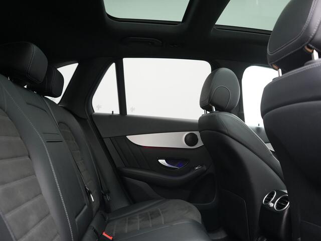 Mercedes-Benz GLC-KLASSE 300e 4MATIC Business Solution AMG PHEV 313pk Dealer O.H. | Panodak | Head Up | Camera | Alcantara Sportstoelen Verwarmd | Sfeerverlichting | Keyless | Blis | Apple Carplay | Cruise Control | Navigatie | DAB | Plug In Hybrid |