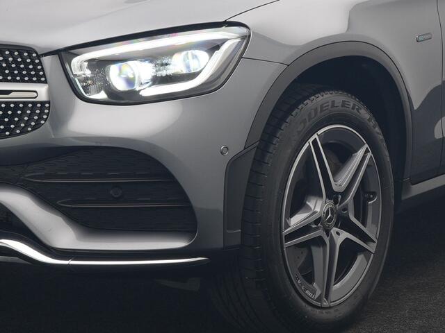 Mercedes-Benz GLC-KLASSE 300e 4MATIC Business Solution AMG PHEV 313pk Dealer O.H. | Trekhaak Afn. | Adaptive Cruise | Head Up | 360 Camera | Multi Beam LED | Lederen Sportstoelen Memory & Massage | Sfeerverlichting | Stoelverwarming | Apple Carplay | Blis | Navigatie | DAB | Plug