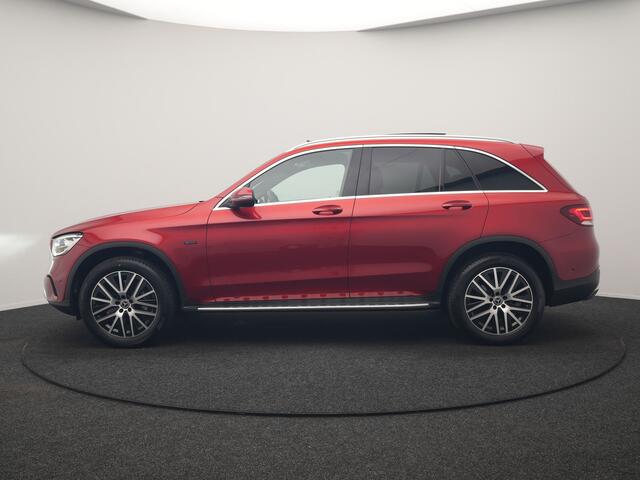 Mercedes-Benz GLC-KLASSE 300e 4MATIC Advantage PHEV 313pk Dealer O.H. | Trekhaak Af Fabriek | Panodak | Adaptive Cruise | Sportstoelen Verwarmd | Sfeerverlichting | Apple Carplay | Blis | Navigatie | DAB | Plug In Hybrid |