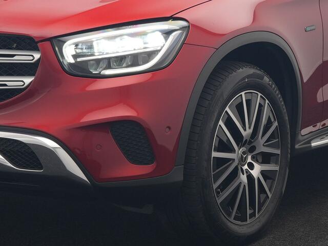Mercedes-Benz GLC-KLASSE 300e 4MATIC Advantage PHEV 313pk Dealer O.H. | Trekhaak Af Fabriek | Panodak | Adaptive Cruise | Sportstoelen Verwarmd | Sfeerverlichting | Apple Carplay | Blis | Navigatie | DAB | Plug In Hybrid |