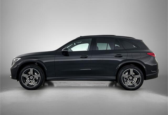 Mercedes-Benz GLC-KLASSE 300e 4MATIC Business Solution AMG | Advanced plus | Nightpakket | Parkeerpakket met achteruitcamera | Trekhaak | Middenconsole metaalstructuur | Panoramaschuifdak | 20 inch vijfspaaks lichtmetalen AMG-velgen | Warmtewerend, donkergetint glas |