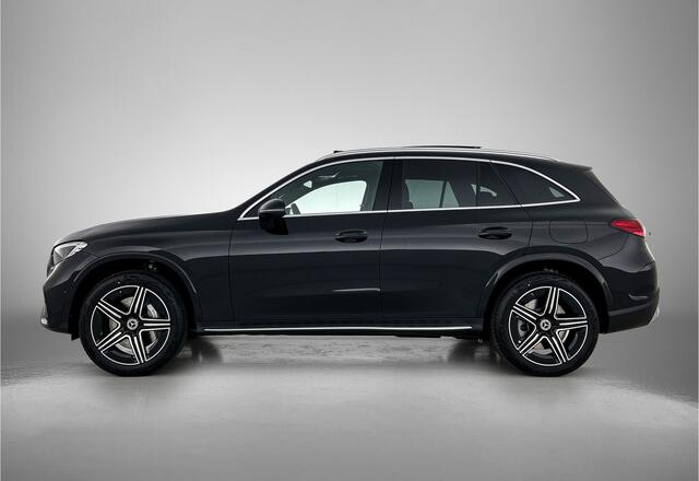 Mercedes-Benz GLC-KLASSE 300e 4MATIC Business Solution AMG | Advanced plus | Trekhaak | Panoramaschuifdak | Treeplanken in aluminiumlook | Middenconsole metaalstructuur | 20 inch vijfspaaks lichtmetalen AMG-velgen |