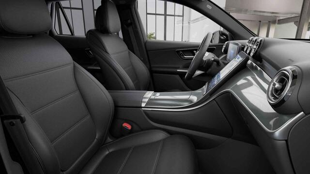 Mercedes-Benz GLC-KLASSE 300e 4MATIC Luxury Line | Panoramadak | Trekhaak | Getint glas | Stoelverwarming |