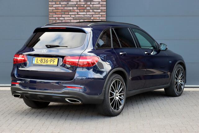 Mercedes-Benz GLC-KLASSE 350e 4MATIC AMG Line | Luchtvering | Memory | Burmester | Distronic+ | Leder | Stoelventilatie | Panoramadak | HUD | Surround Camera | Dodehoekassistent |
